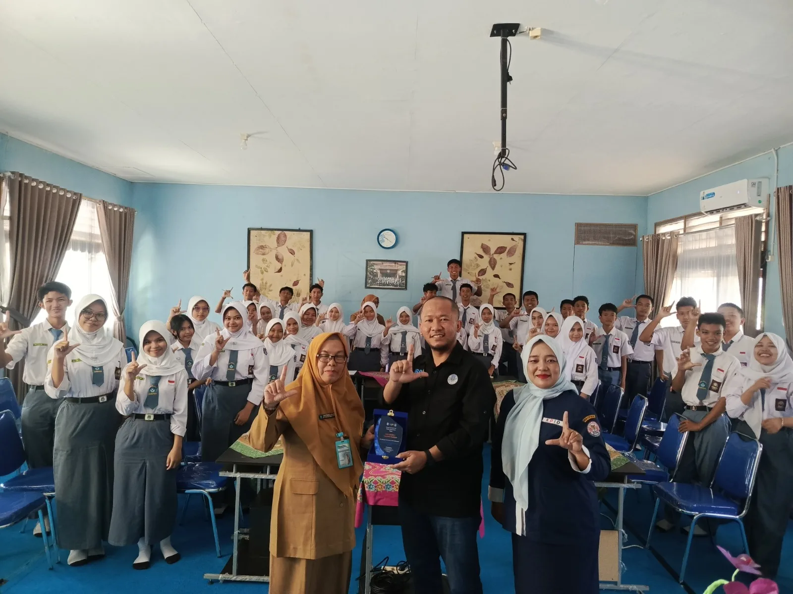 PMTU UBB Perkuat Literasi AI Siswa SMA di Belitung, Ajarkan Etika hingga Cara Verifikasi Informasi